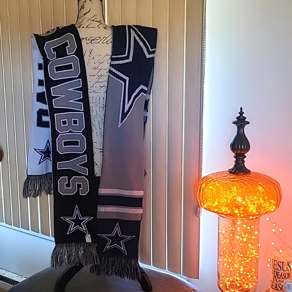 Two different Dallas Cowboy Winter Scarfs NEW - Picture 3 of 4